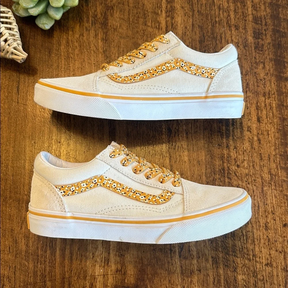 Vans| Old Skool Kids Ditsy Floral Sidestripe Sneakers, Size 2.5